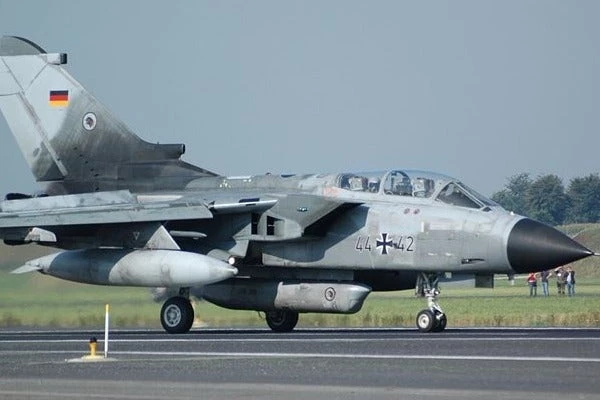 Μετά το διεθνές ρεζιλίκι η Γερμανία τρέχει να αυξήσει τις αμυντικές της δαπάνες